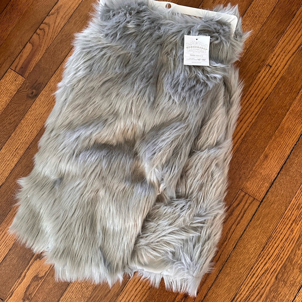 Target Bullseye Playground💥 Gray Faux Fur tree skirt
